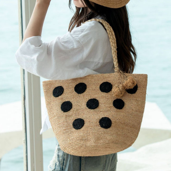 Braided beach bag with decorative 3D dot pattern Bowlift