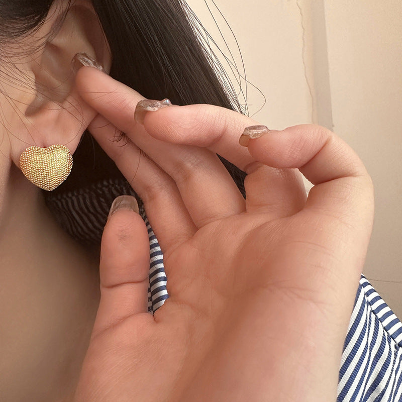 Finely Crafted Heart Stud Earrings Bowlift