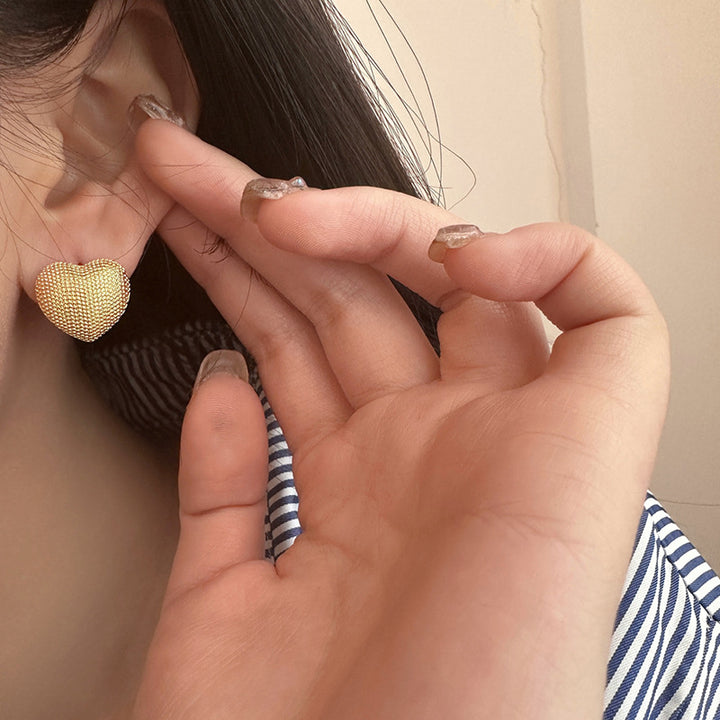 Finely Crafted Heart Stud Earrings Bowlift