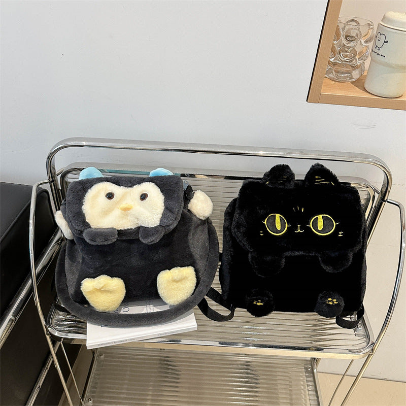 Plush backpack with cute penguin design Bowlift