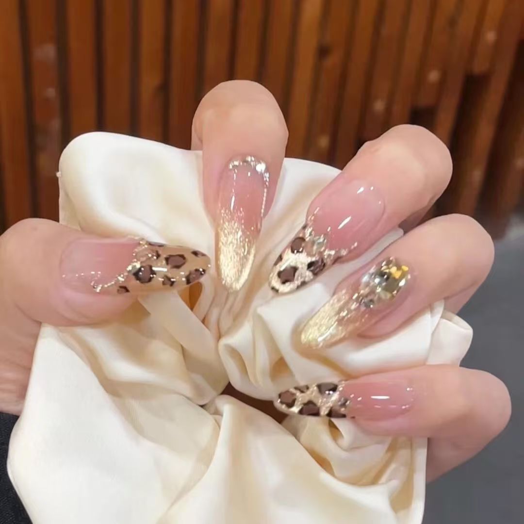 Glamorous Animal Print Press-On Nails Bowlift