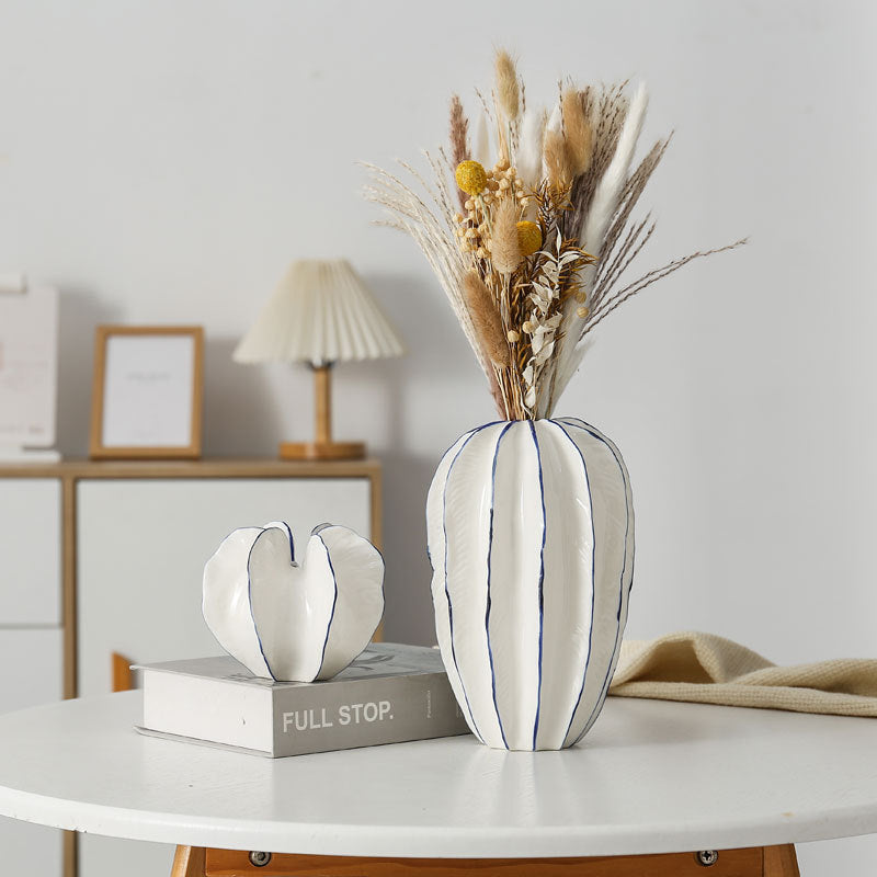 Decorative ceramic bowl in flower design Bowlift