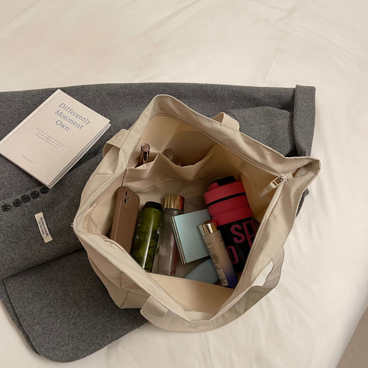 Spacious shopping bag with practical front pocket Bowlift
