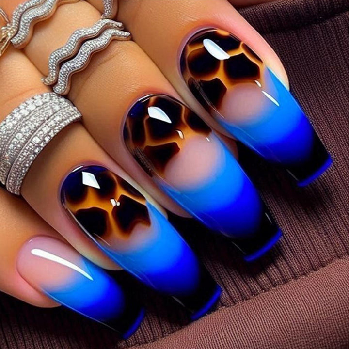 Artificial nails with elegant gradient and fashionable animal design Bowlift