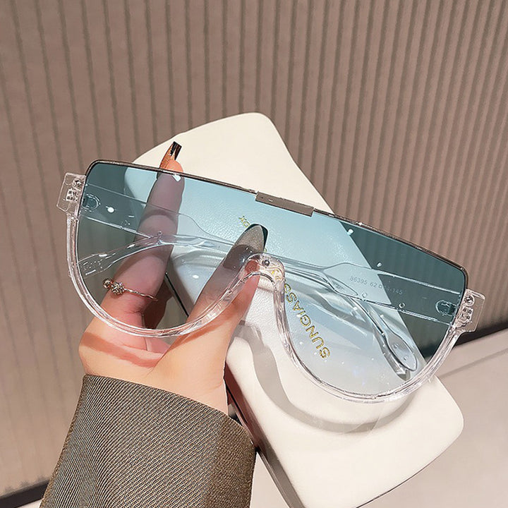 Ladies futuristic sunglasses in sporty design Bowlift