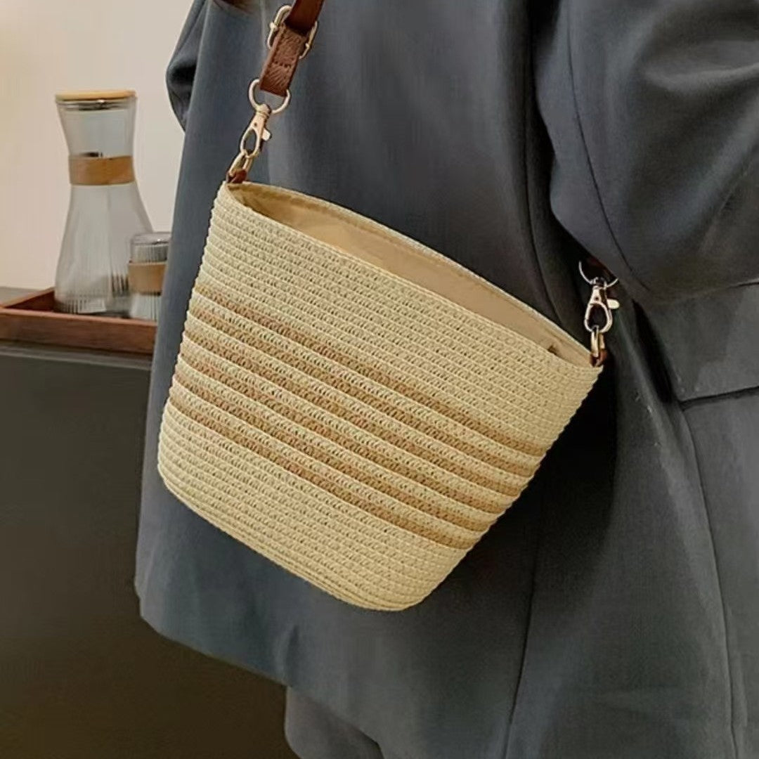 Elegant and Versatile Shoulder Bag Bowlift