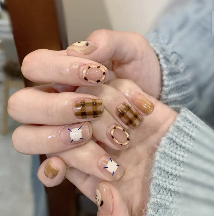 Elegant Stiletto Press-On Nails with Intricate Floral Accents Bowlift