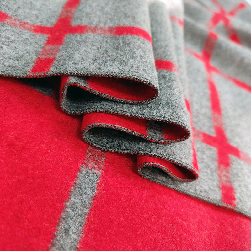 Women's Elegant and Warm Scarf with Modern Check Pattern Bowlift