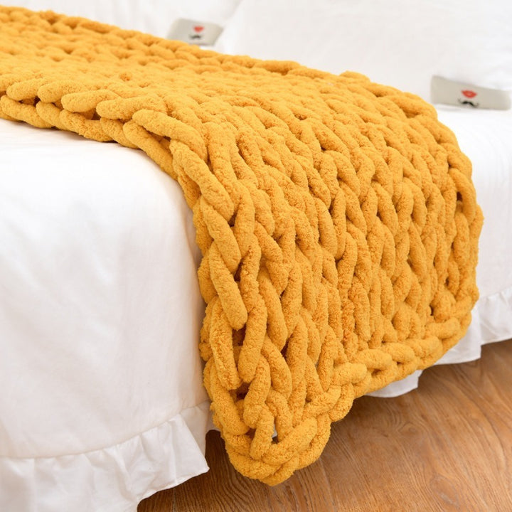 Oversized chunky knit throw blanket with plush chenille yarn Bowlift