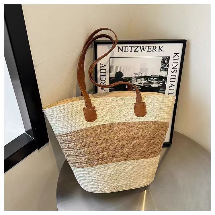 Elegant straw bag Bowlift