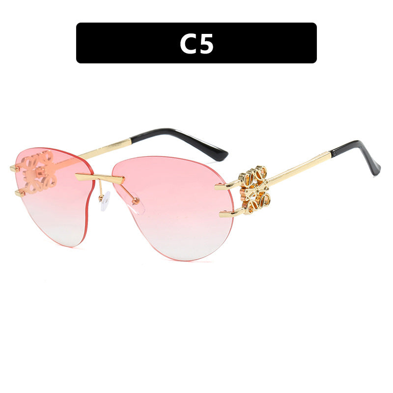 Women's fashionable sunglasses in elegant aviator style with gemstone details Bowlift