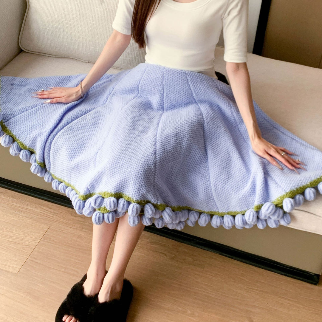 Cozy Blanket with Playful Pompons Bowlift