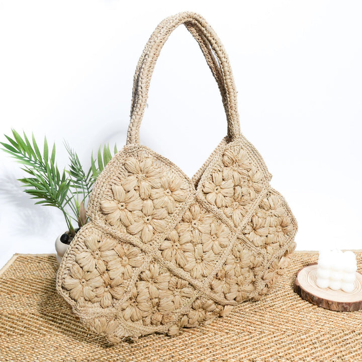 Handcrafted crossbody bag with floral decorative embroidery Bowlift