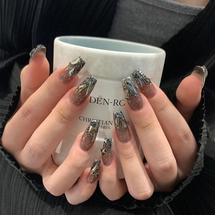 Elegant Heart Design Artificial Nails Bowlift