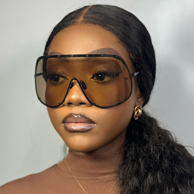 Women futuristic sunglasses with large frame and innovative design Bowlift
