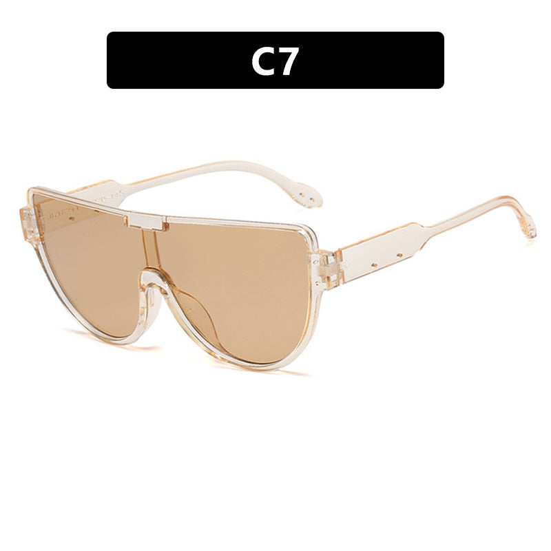 Ladies futuristic sunglasses in sporty design Bowlift