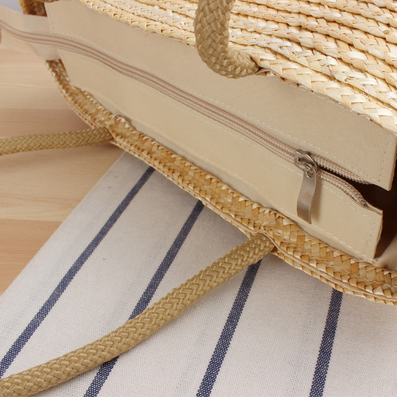 Shoulder bag made of braided natural material with long shoulder straps Bowlift