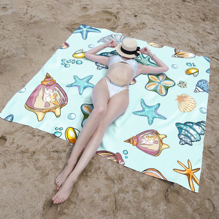 Beach blanket with sweet turtle motif Bowlift