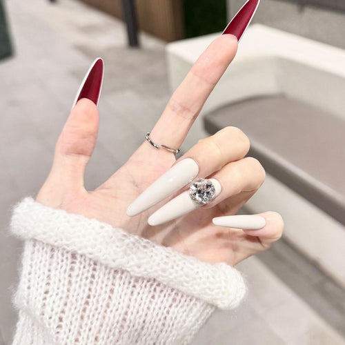 Artificial nails with elegant glitter accent Bowlift