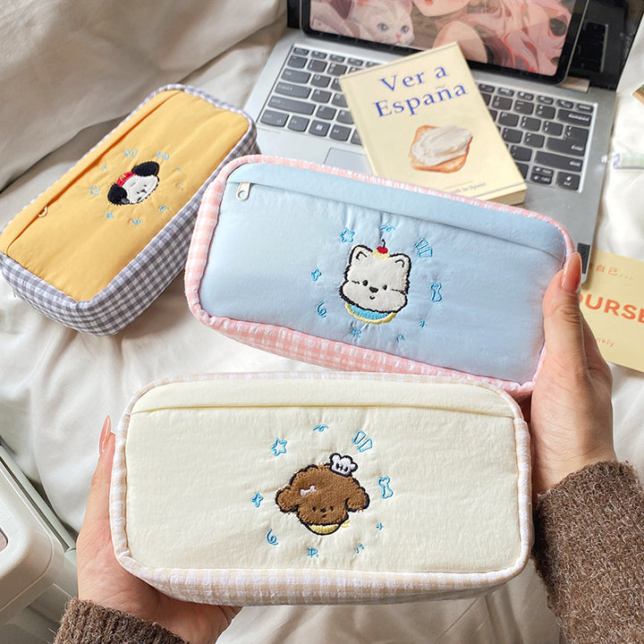 Handmade cosmetic bag with playful cat design Bowlift