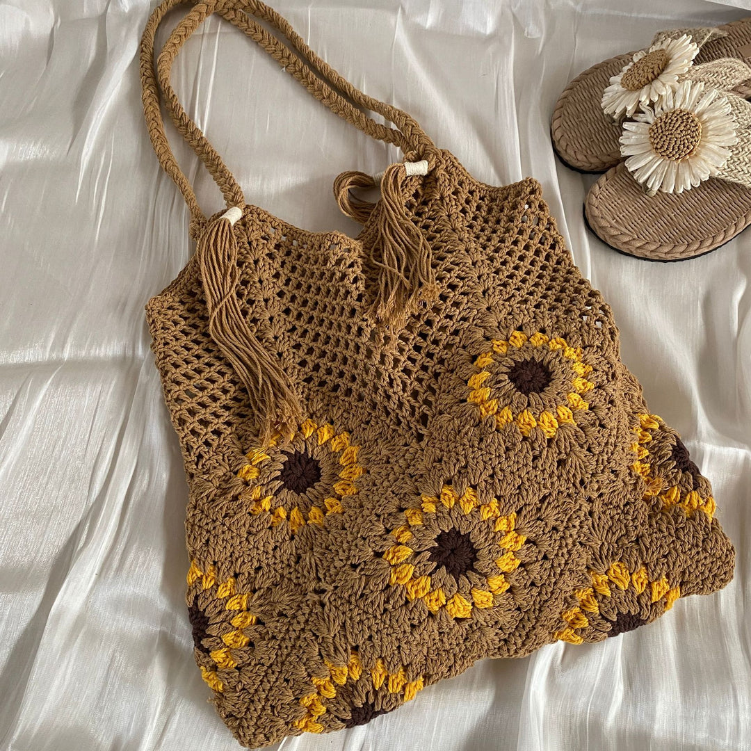 Hand-knotted leisure bag with floral pattern Bowlift