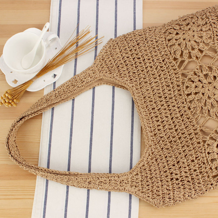 Versatile straw shoulder bag with floral details Bowlift