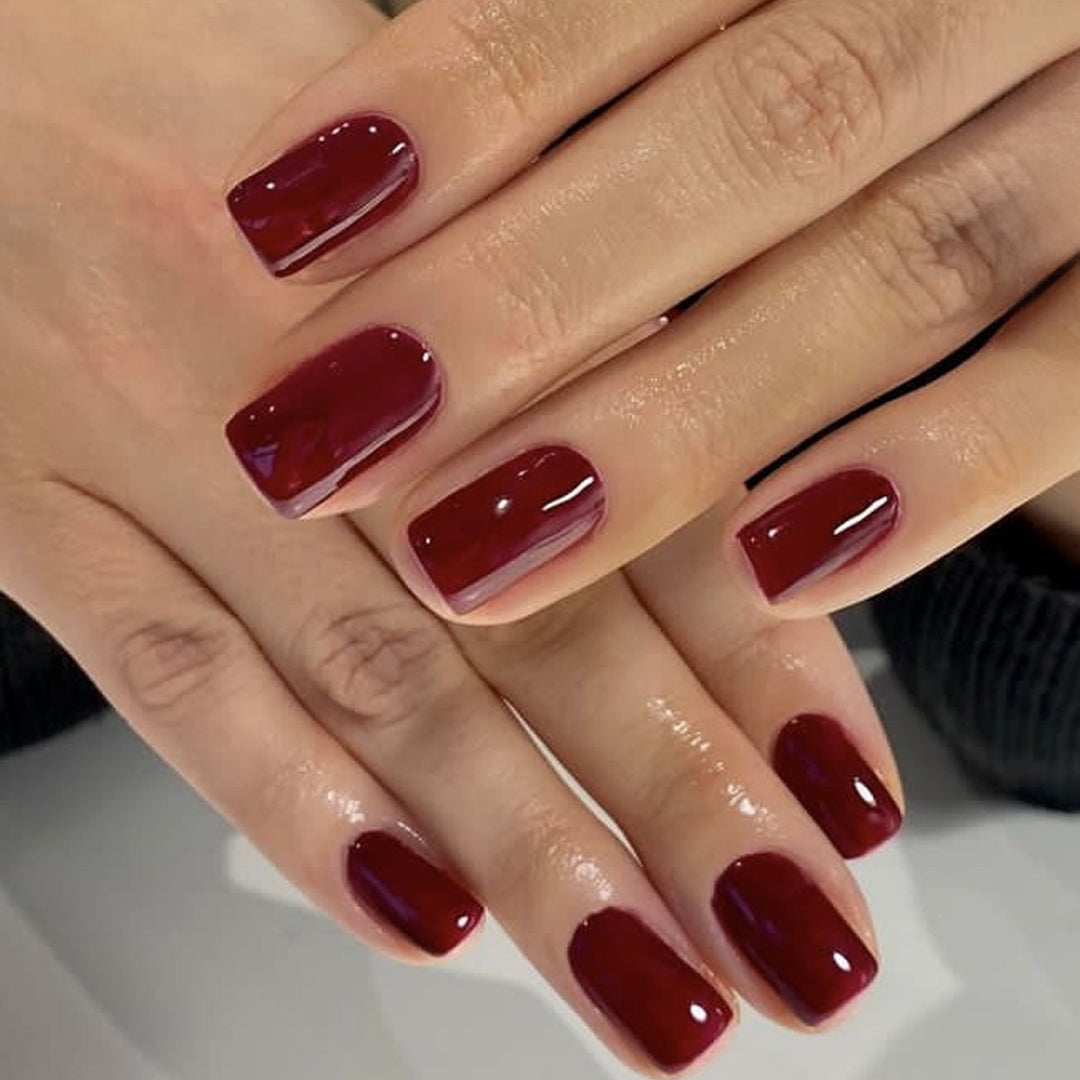High-quality artificial nails with gloss finish Bowlift