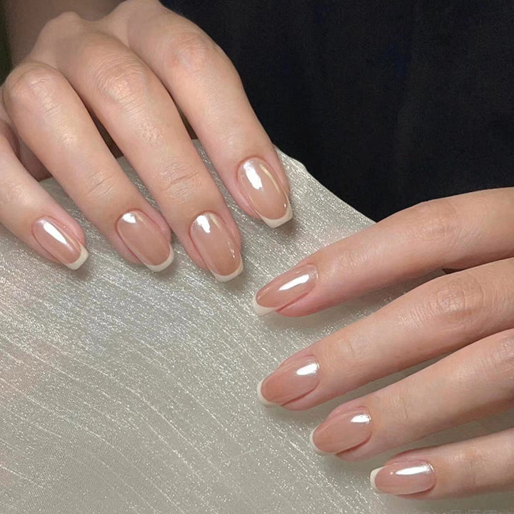 Artificial nails with elegant French tip design Bowlift