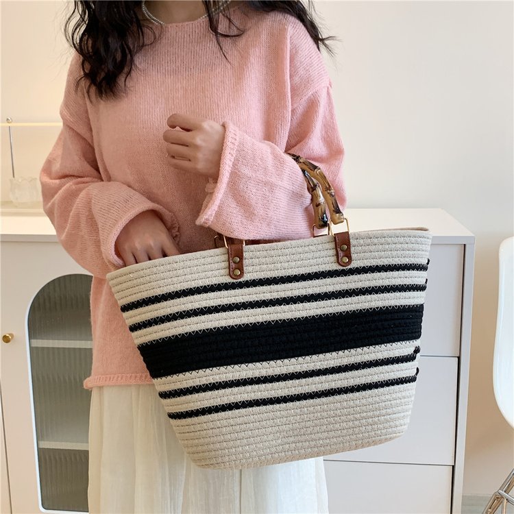 Practical beach bag with bamboo handles Bowlift