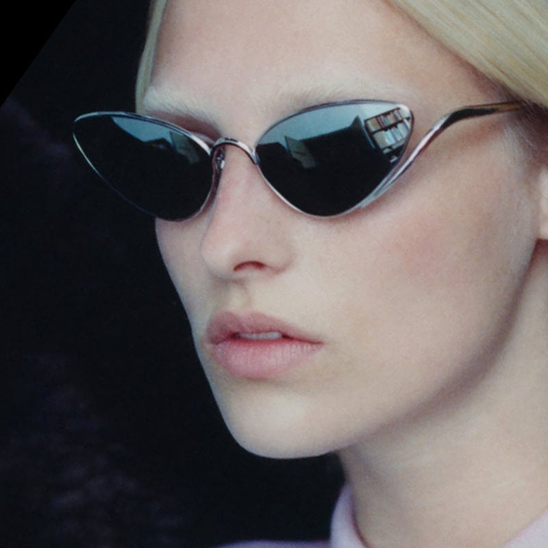 Women's Cat-Eye Sunglasses in Elegant Design Bowlift