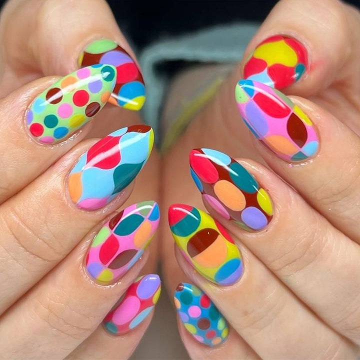 Artificial nails with colorful dot and color play Bowlift