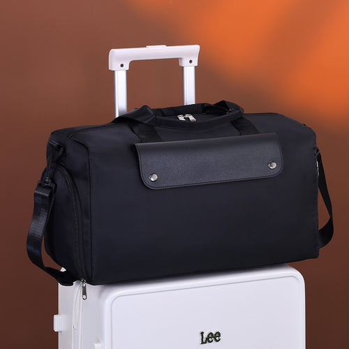 Sports bag with versatile interior pocket design Bowlift