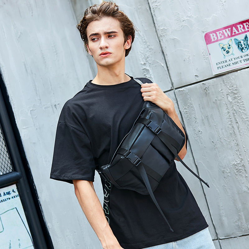 Lightweight Adventure Hip Pack Bowlift