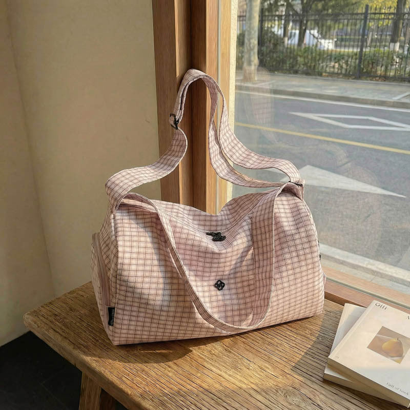 Women’s sporty and stylish travel bag Bowlift