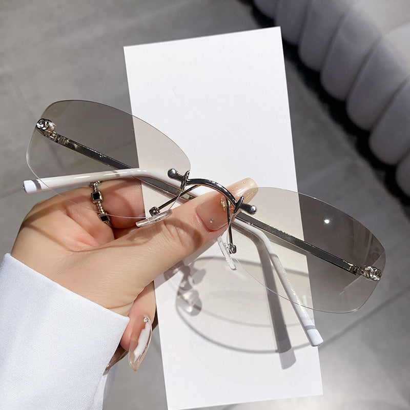 Women's fashionable sunglasses with elegant, narrow frame Bowlift