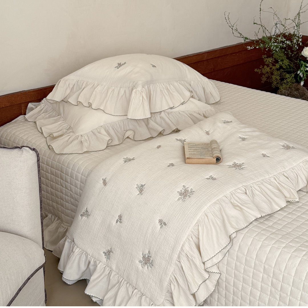 Embroidered bedding set made of cotton-linen with ruffles and floral embroidery relief Bowlift