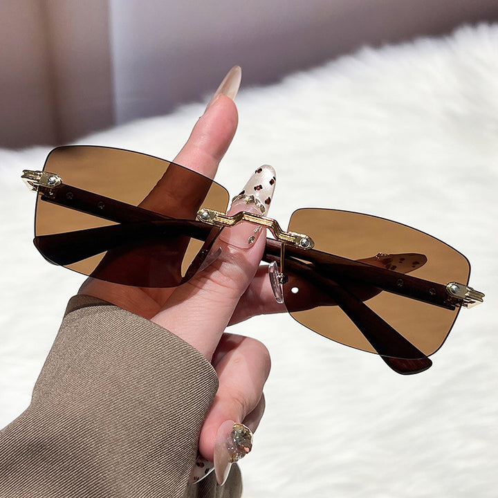 Ladies extravagant fashionable sunglasses with innovative frame Bowlift