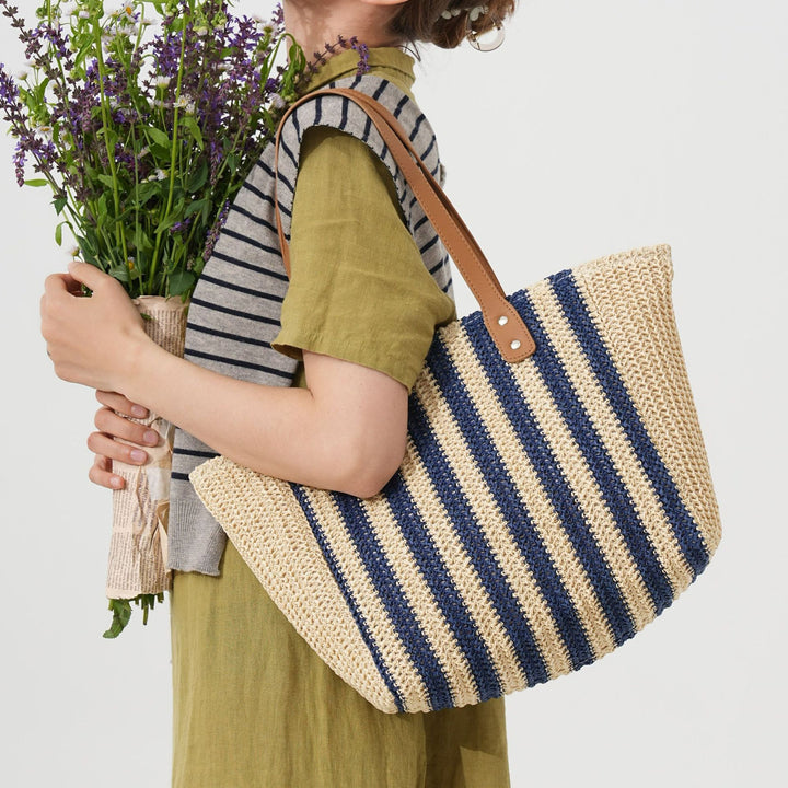 Handcrafted beach bag with structured stripe pattern Bowlift