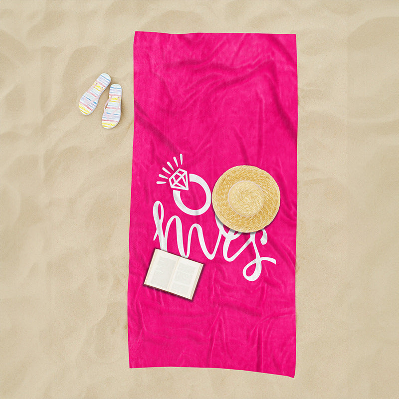 Beach towel with creative heart design Bowlift