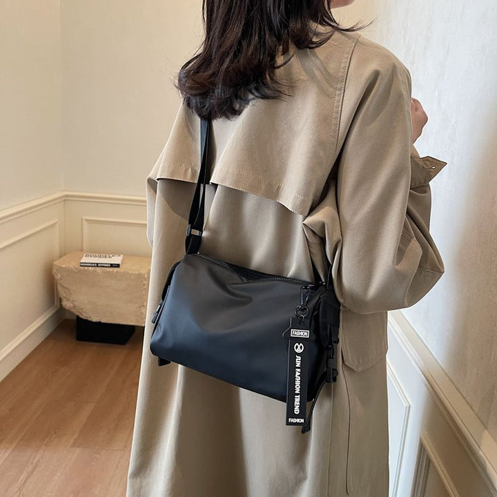 Sleek Multi-Functional Shoulder Bag Bowlift
