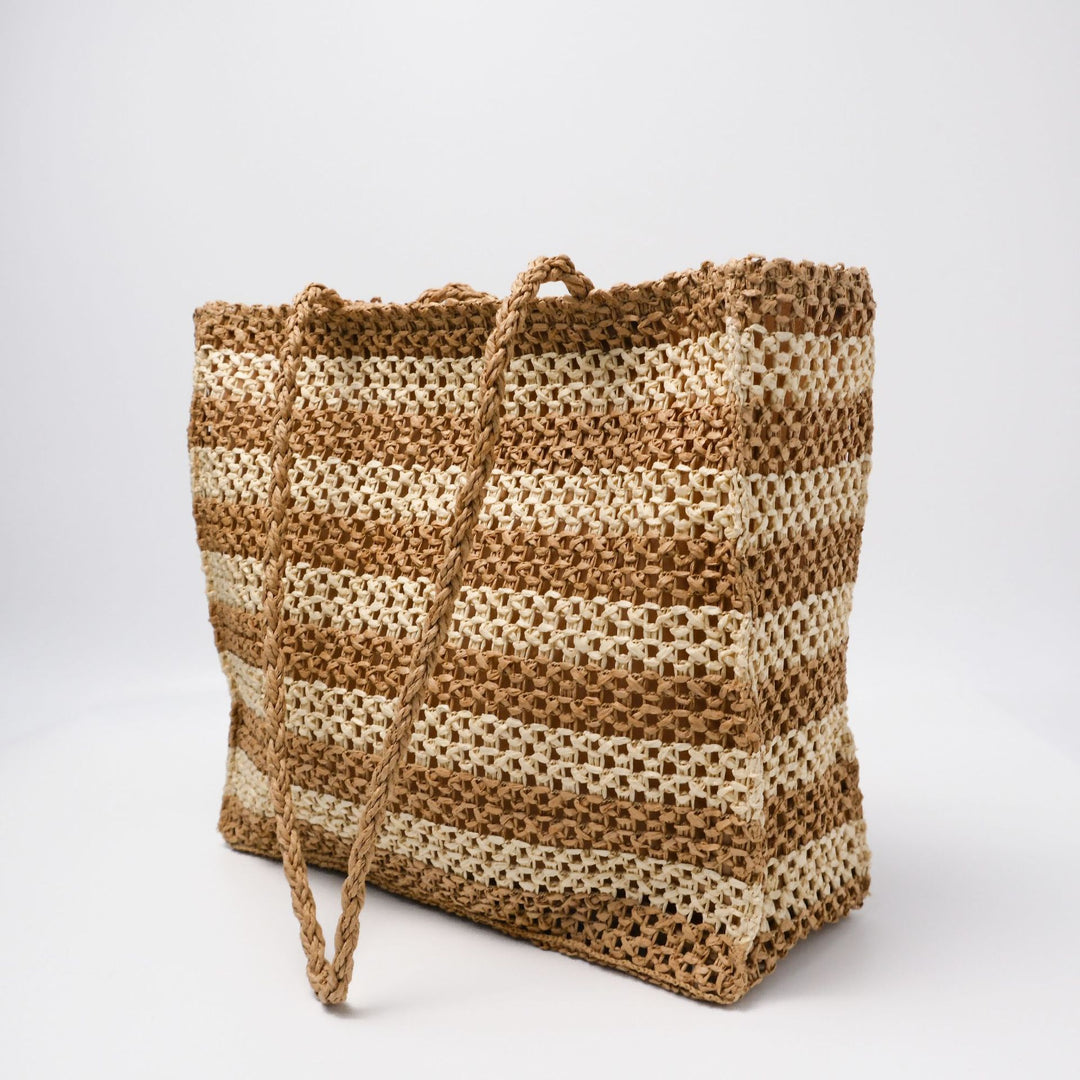 Spacious straw tote bag with modern structural design Bowlift