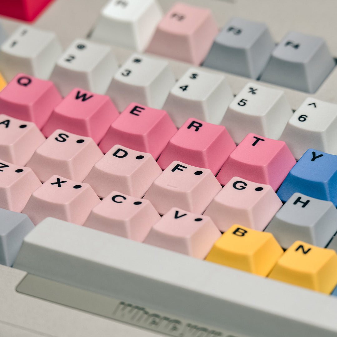 Vintage-Inspired Gaming Keyboard Bowlift