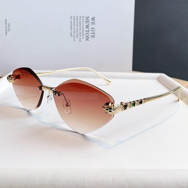 Women's Cat-Eye Sunglasses with Luxurious Jewelry Frame Bowlift