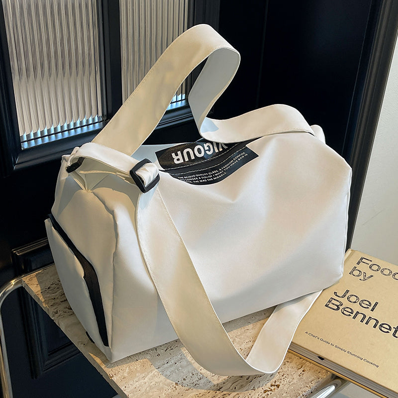 Stylish travel bag with versatile carrying options Bowlift