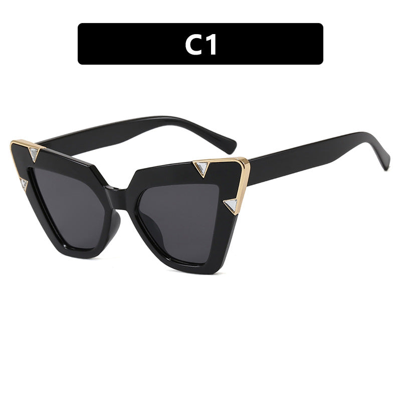 Women's Cat-Eye Sunglasses with Luxurious Design and Protective UV Filter Bowlift
