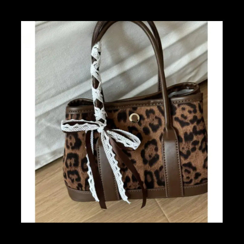 Chic Structured Handheld Tote Bowlift
