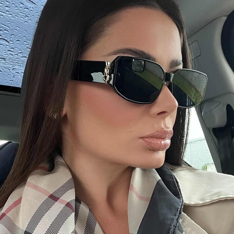 Women’s fashionable sunglasses with square design and luxurious details Bowlift