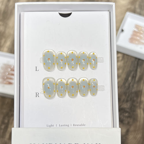Handmade Press-On Nail Set with Artistic Floral Design Bowlift