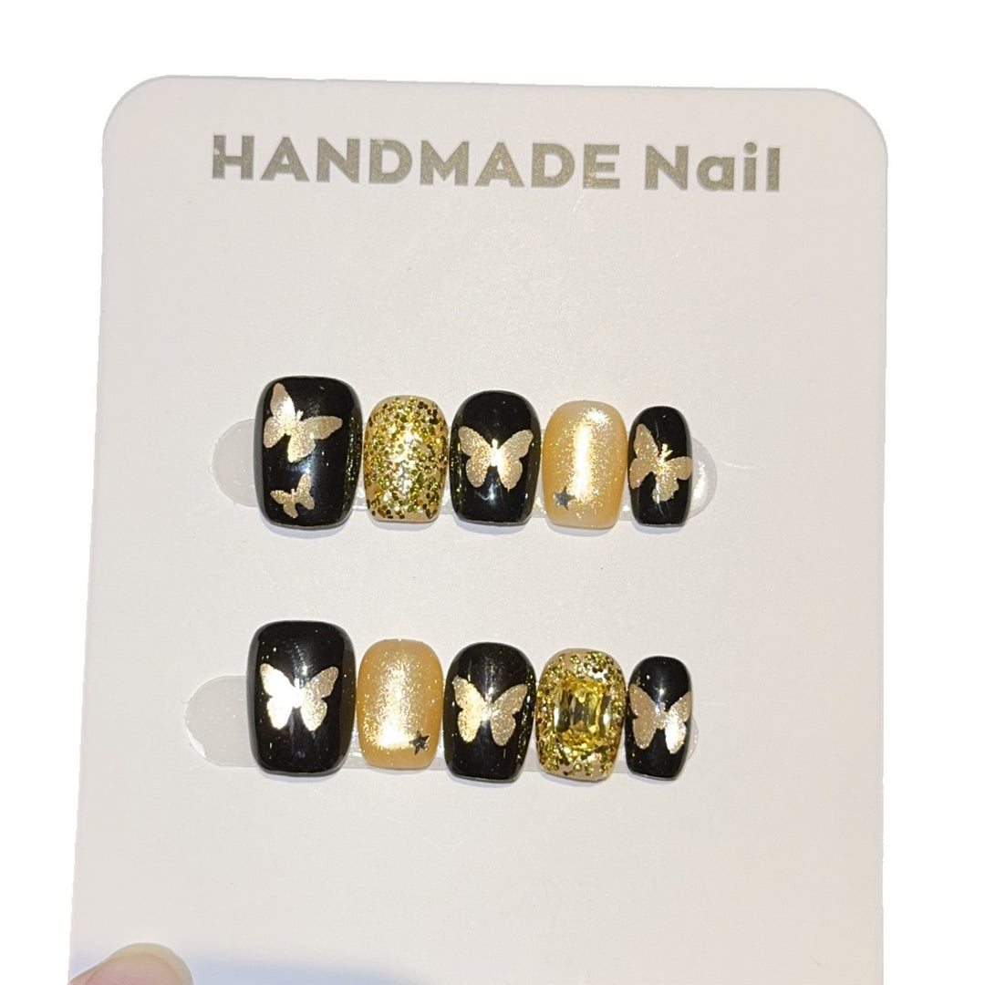 Artificial nails with elegant butterfly design Bowlift