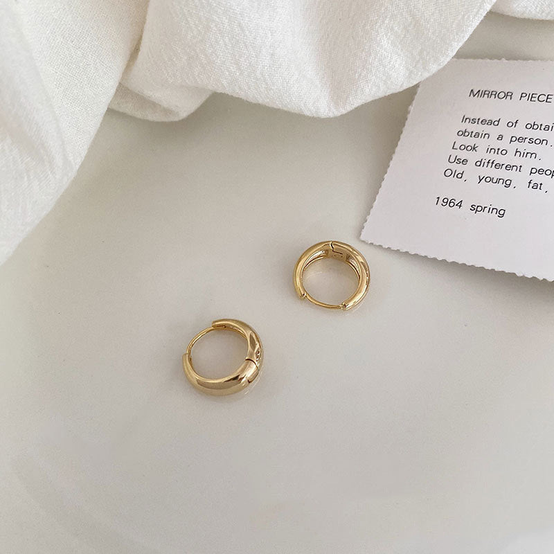 Fashionable hoop earrings with sleek design Bowlift